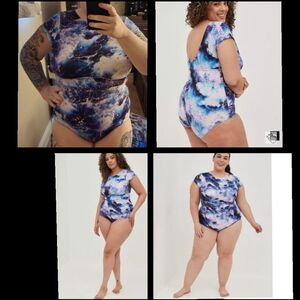 2 ( 2x) Torrid Active Wireless Scoop Back One Piece Swimsuit - Ocean Waves